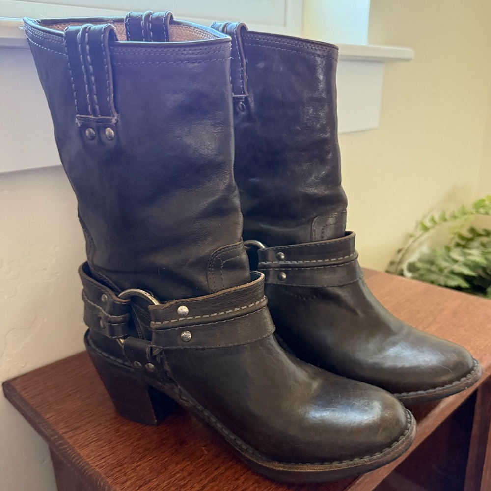 Frye Women's Carmen Harness Boots 77372, Size 6B